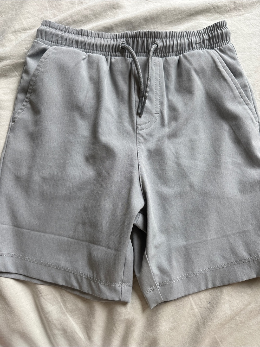 Vineyard vines performance shorts size 6